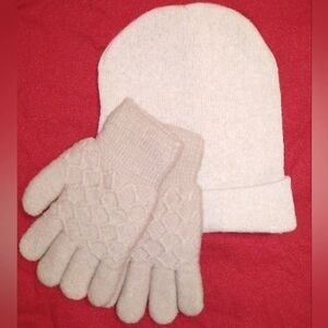Beanie & gloves set NWOT Tan cablenit#christmas#xmas#gifts#present